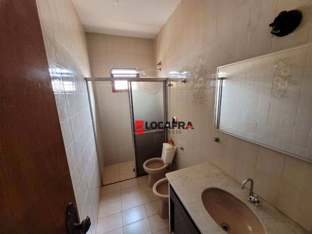 Sobrado à venda e aluguel com 4 quartos, 316m² - Foto 32