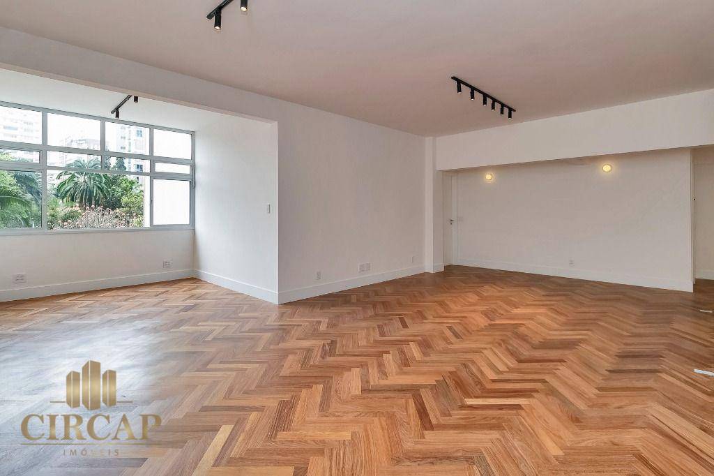 Apartamento à venda com 3 quartos, 200m² - Foto 2