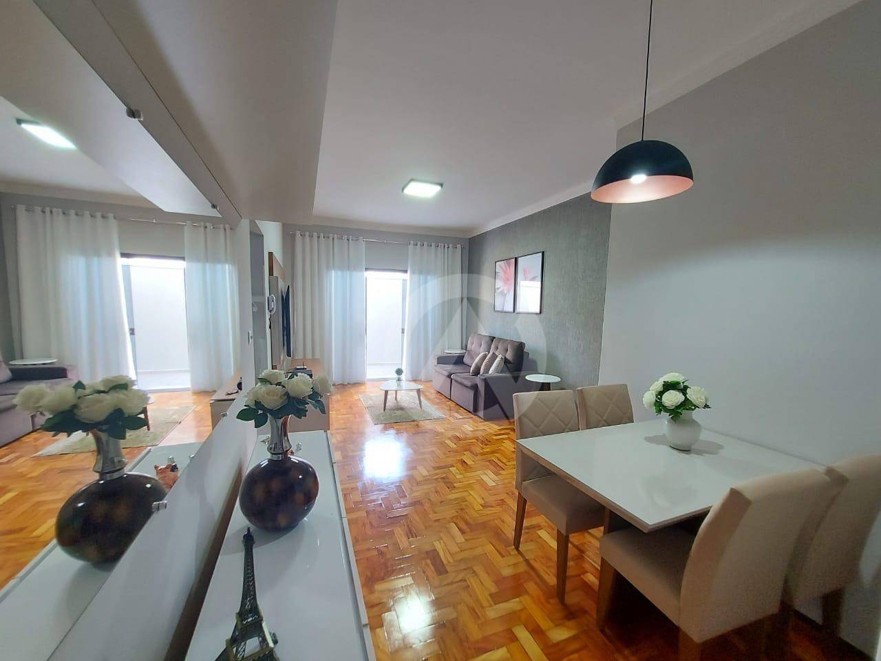 Casa à venda com 3 quartos, 156m² - Foto 1