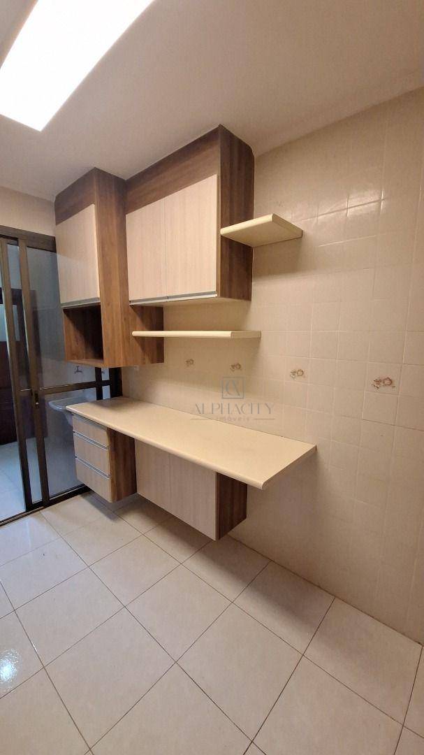 Apartamento para alugar com 3 quartos, 151m² - Foto 4