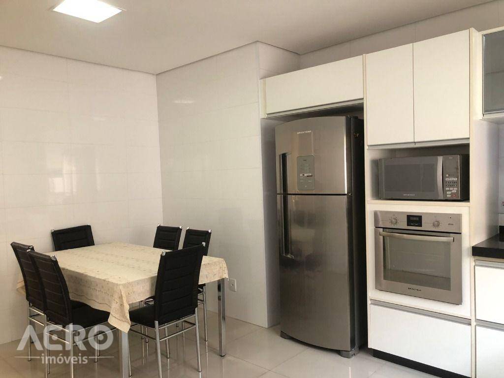 Casa de Condomínio à venda com 4 quartos, 291m² - Foto 14