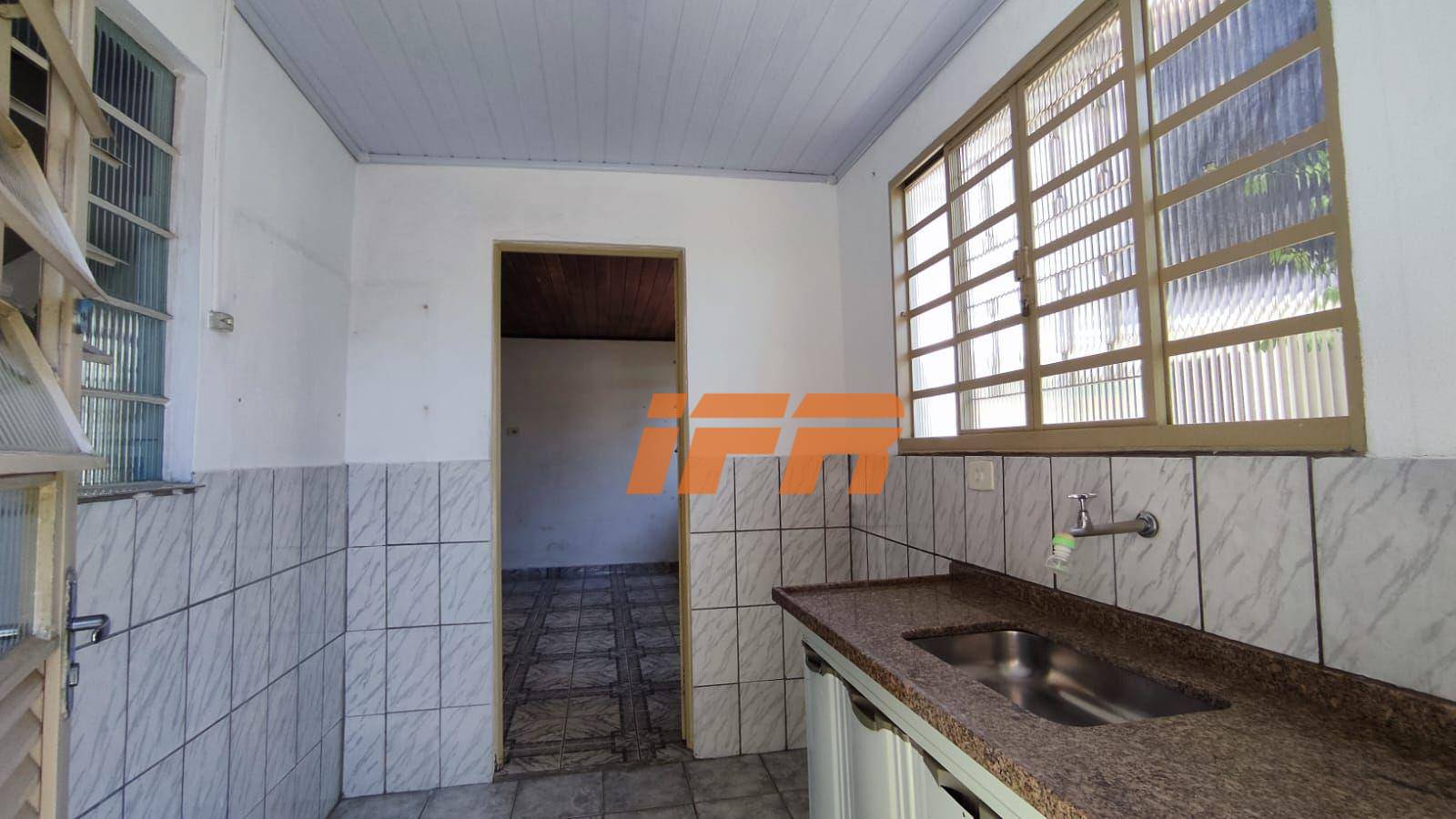 Casa à venda com 2 quartos, 170m² - Foto 6