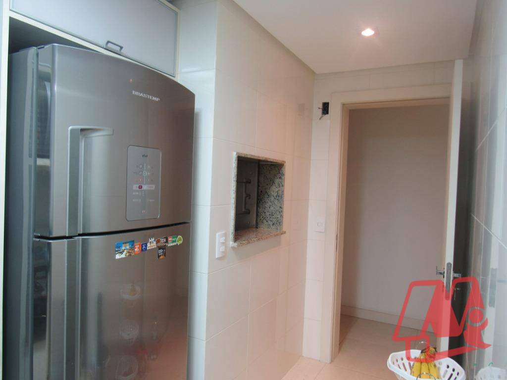 Apartamento para alugar com 3 quartos, 130m² - Foto 8