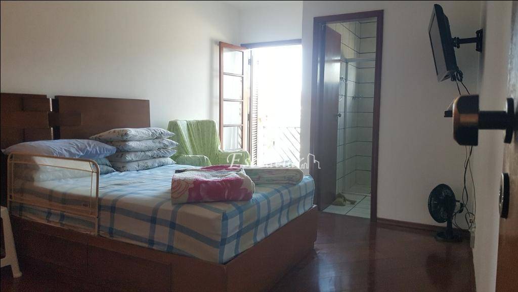 Sobrado à venda com 3 quartos, 218m² - Foto 2