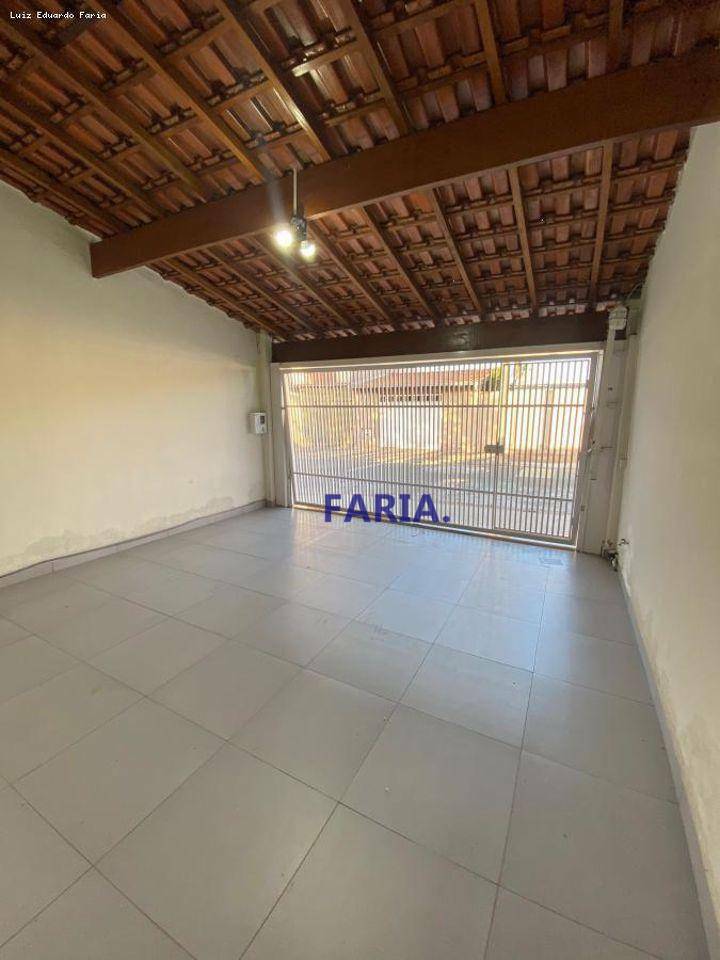 Casa à venda com 2 quartos, 100m² - Foto 3