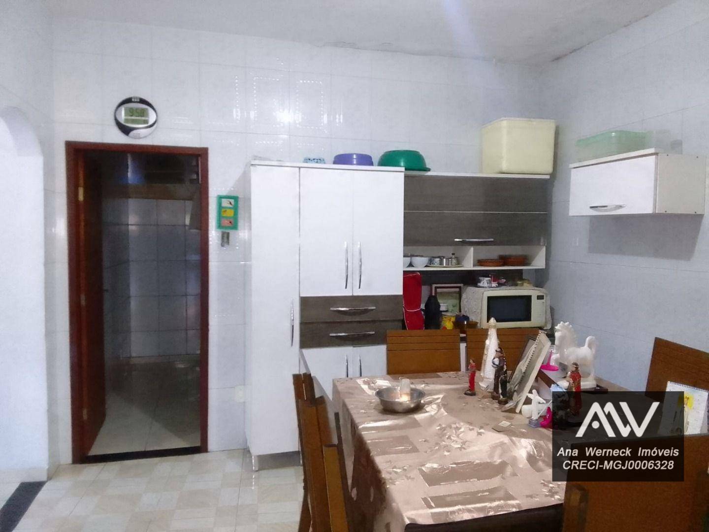 Casa à venda com 6 quartos, 200m² - Foto 14