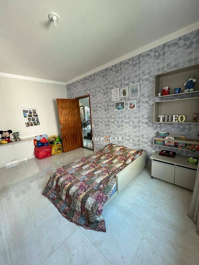 Casa à venda com 3 quartos, 220M2 - Foto 4