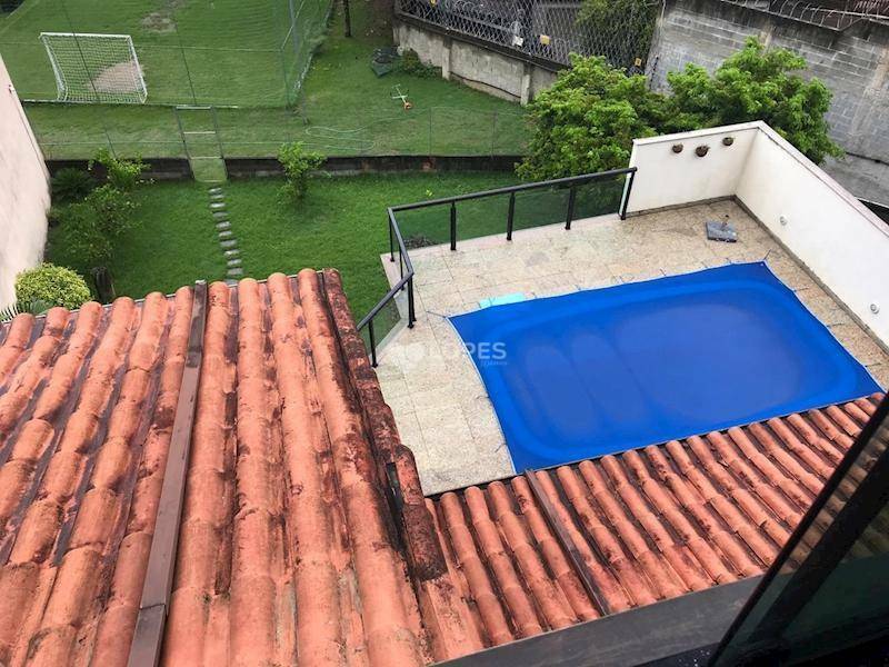 Casa de Condomínio à venda com 4 quartos, 234m² - Foto 3