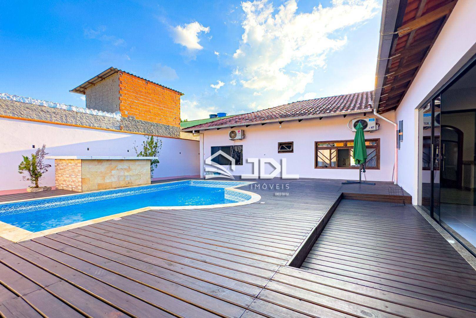Casa à venda com 4 quartos, 250m² - Foto 4
