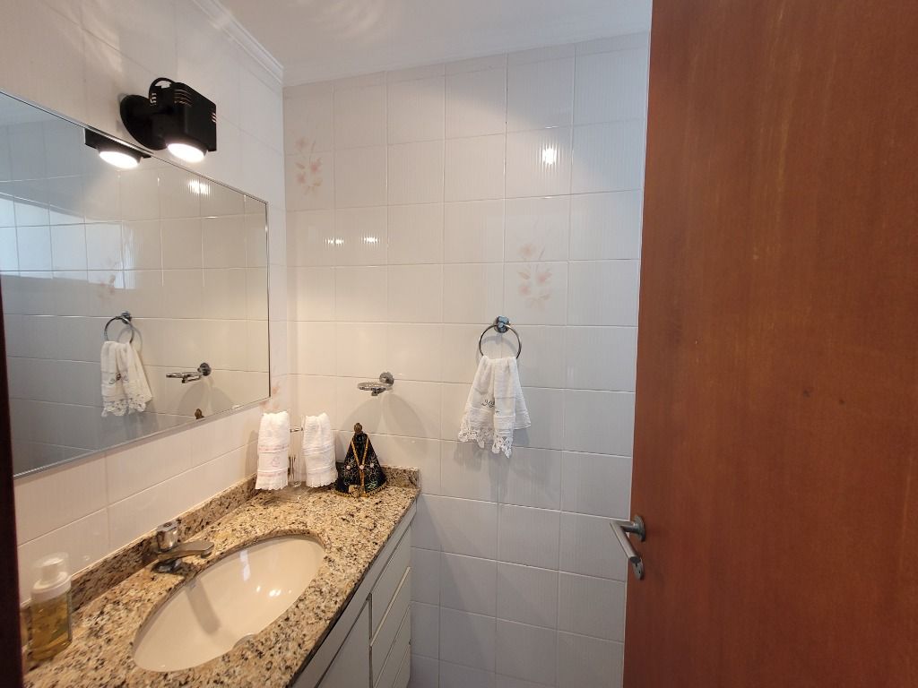 Apartamento à venda com 3 quartos, 124m² - Foto 9