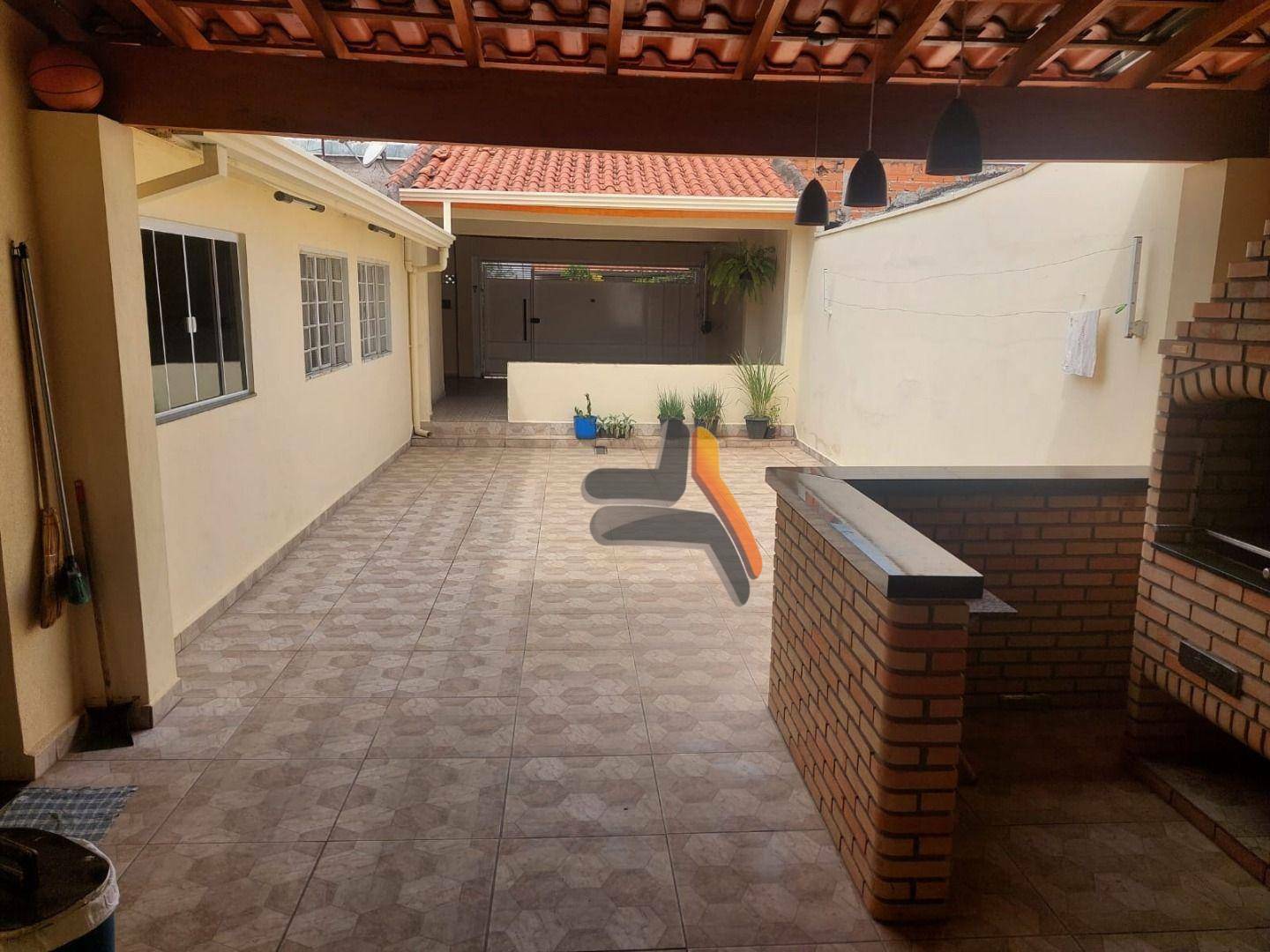 Casa à venda com 3 quartos, 113m² - Foto 1