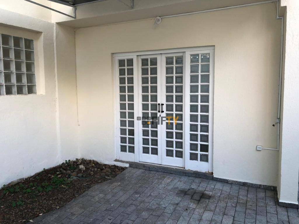 Casa à venda e aluguel com 6 quartos, 200m² - Foto 2