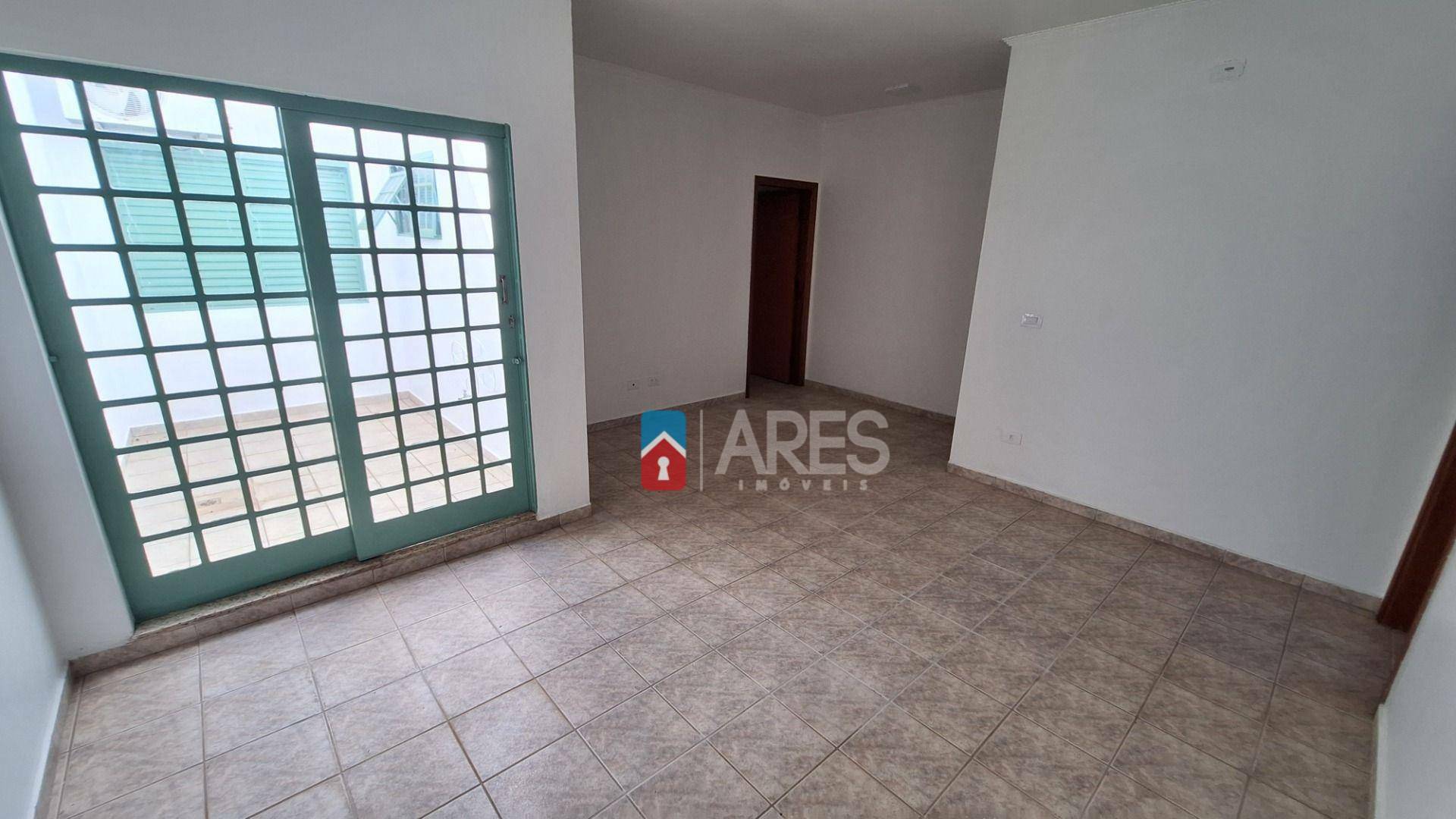 Casa para alugar com 2 quartos, 100m² - Foto 1