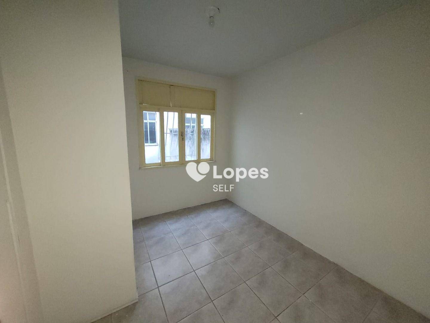 Apartamento à venda com 2 quartos, 70m² - Foto 3