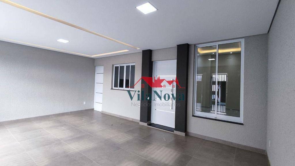 Casa à venda com 3 quartos, 136m² - Foto 1