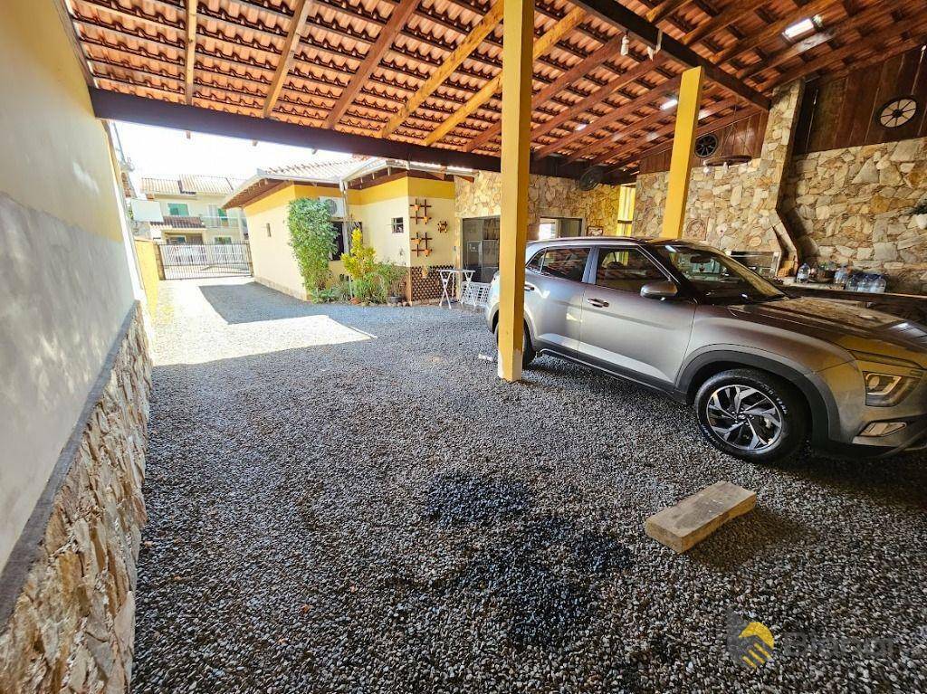 Casa à venda e aluguel com 3 quartos, 240m² - Foto 20