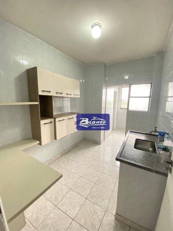 Apartamento para alugar com 2 quartos, 65m² - Foto 12