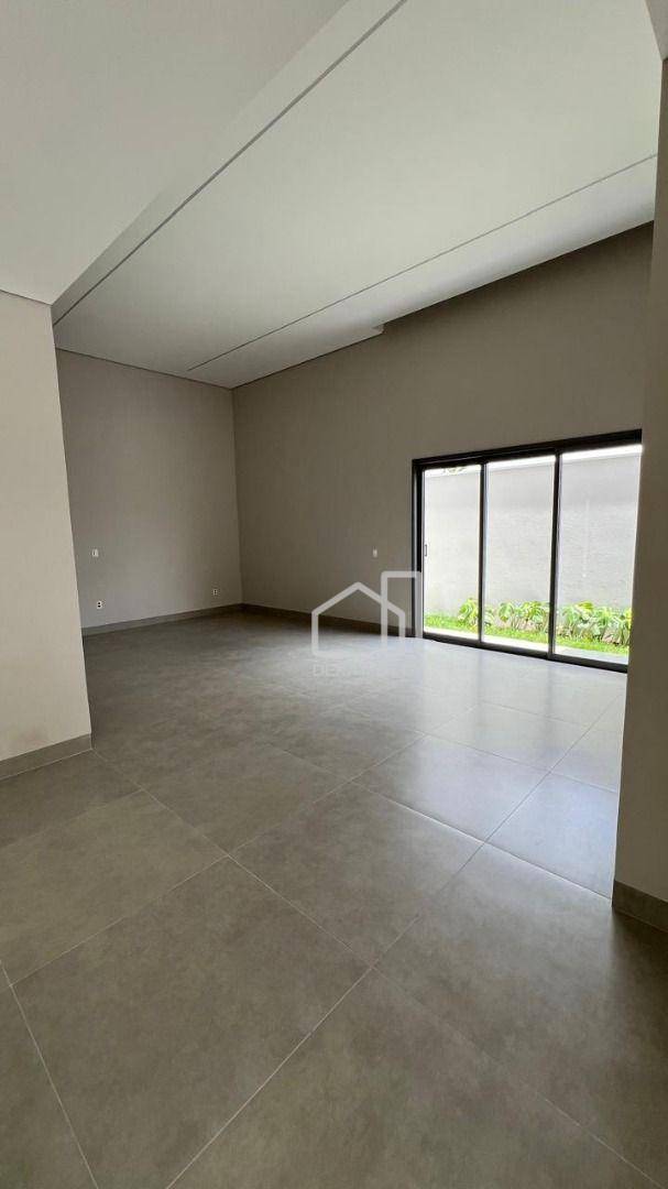 Casa de Condomínio à venda com 3 quartos, 210m² - Foto 2