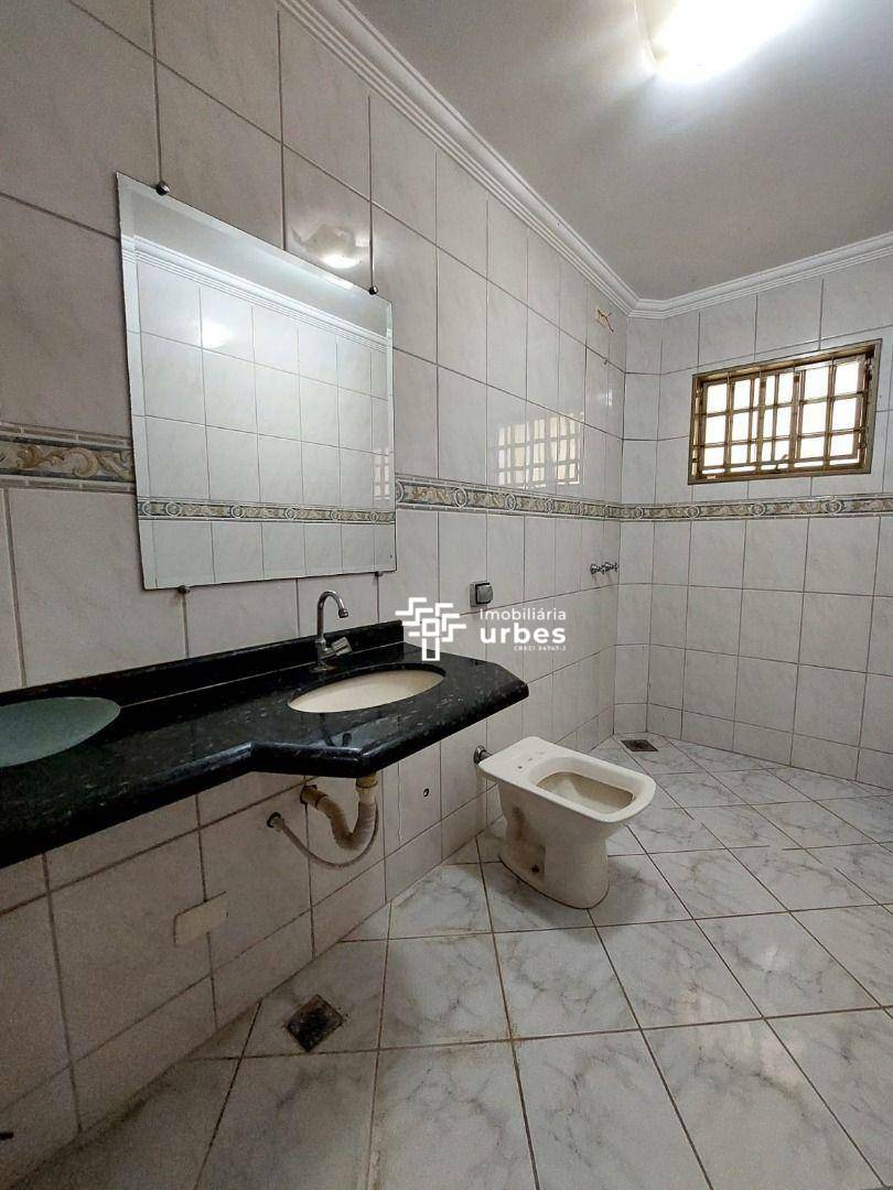 Casa para alugar com 3 quartos, 226m² - Foto 4