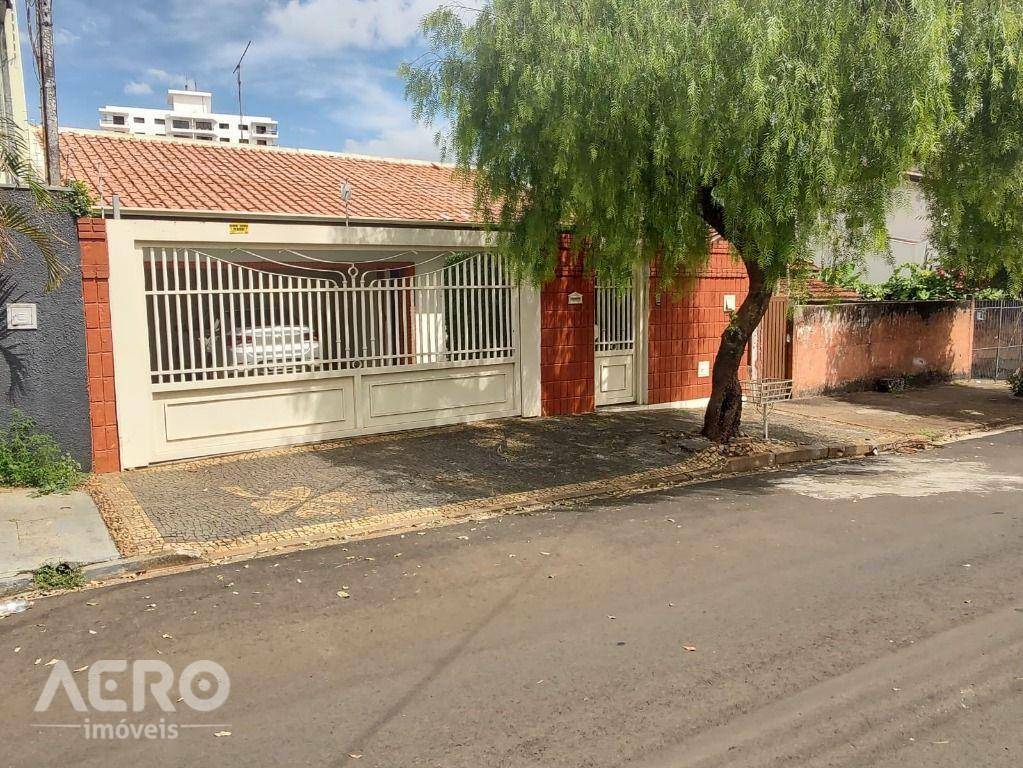 Casa à venda com 3 quartos, 167m² - Foto 1