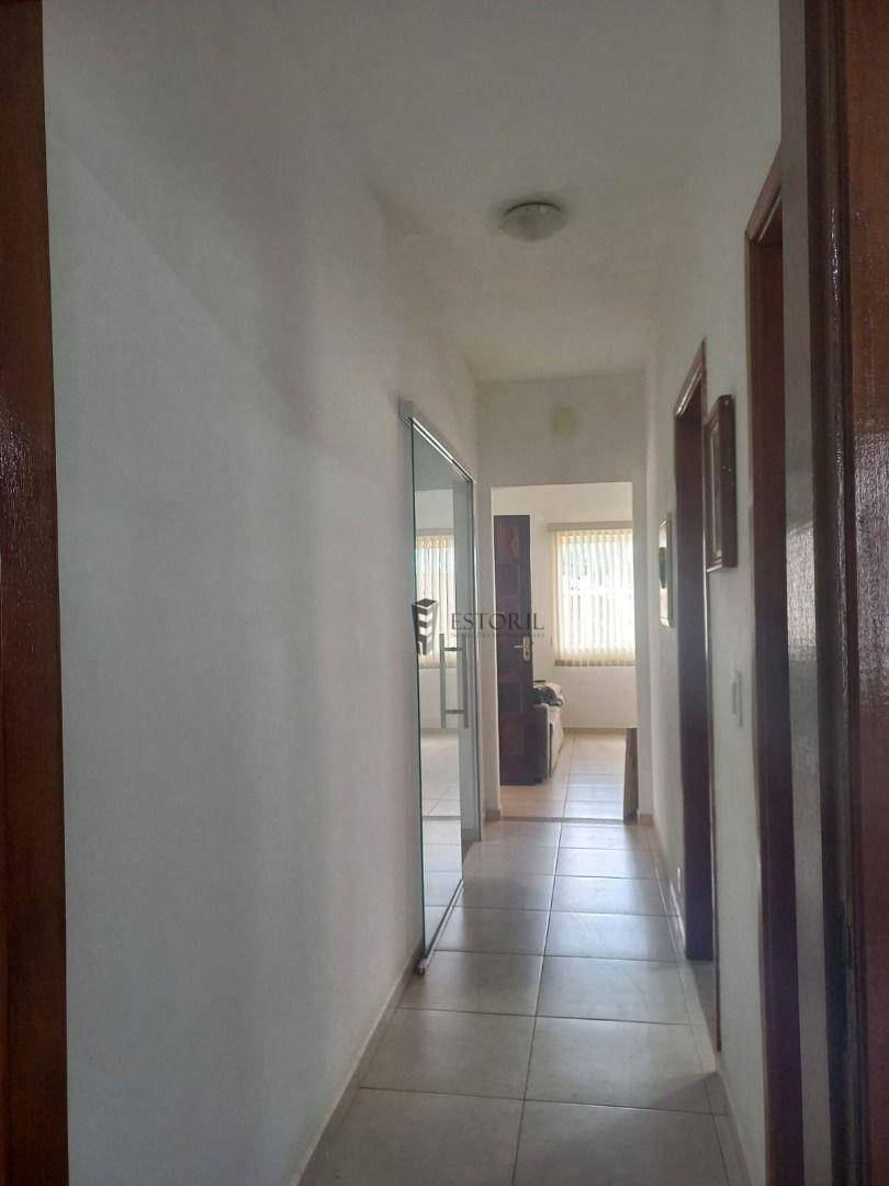 Casa à venda com 2 quartos, 190m² - Foto 2