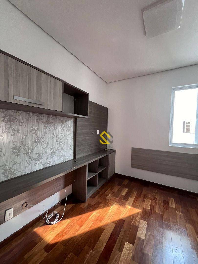 Casa de Condomínio para alugar com 4 quartos, 421m² - Foto 5