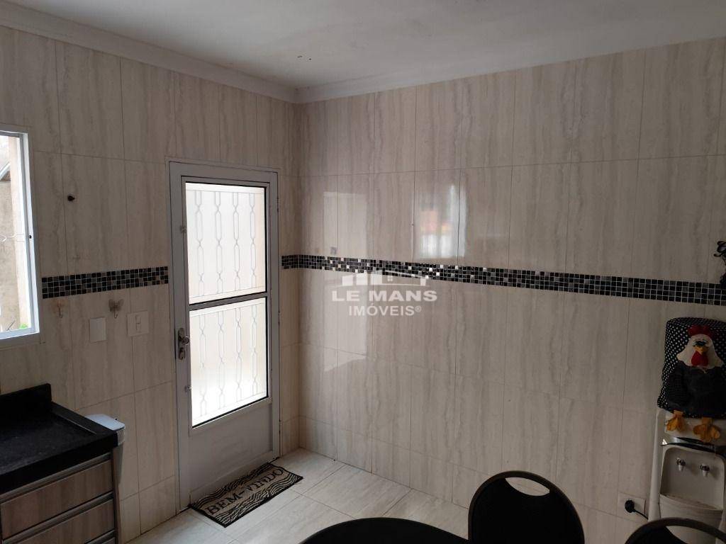 Casa à venda com 5 quartos, 200m² - Foto 4