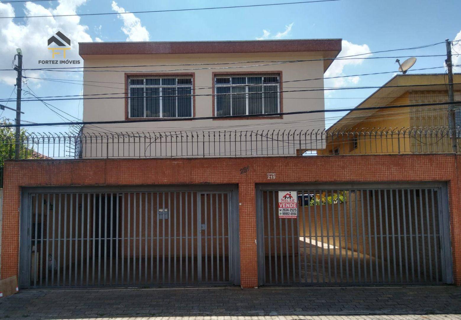 Casa à venda com 3 quartos, 266m² - Foto 1