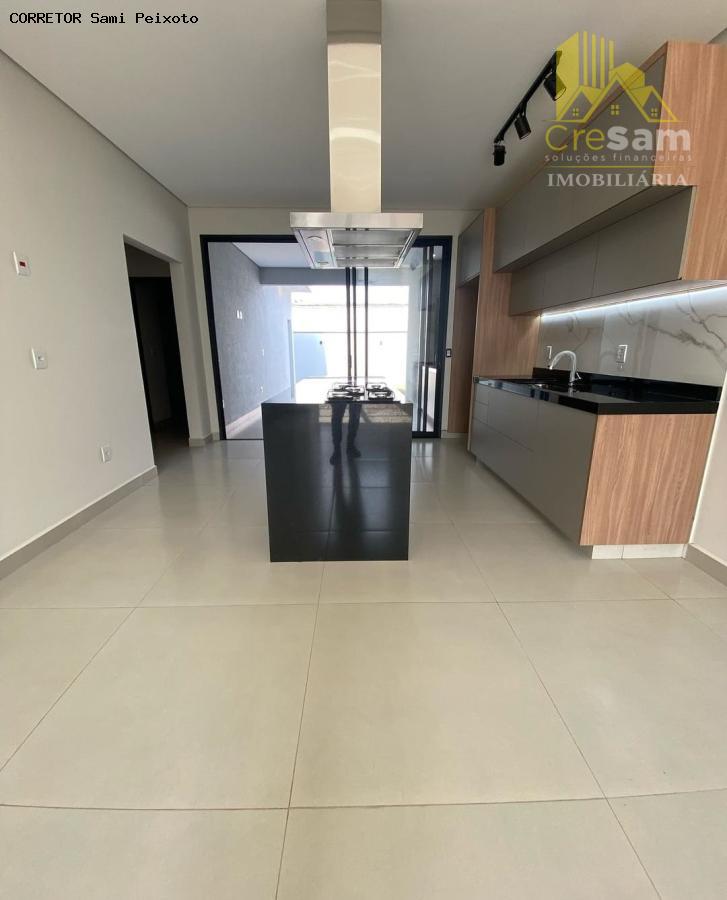 Casa de Condomínio à venda com 3 quartos, 250m² - Foto 3