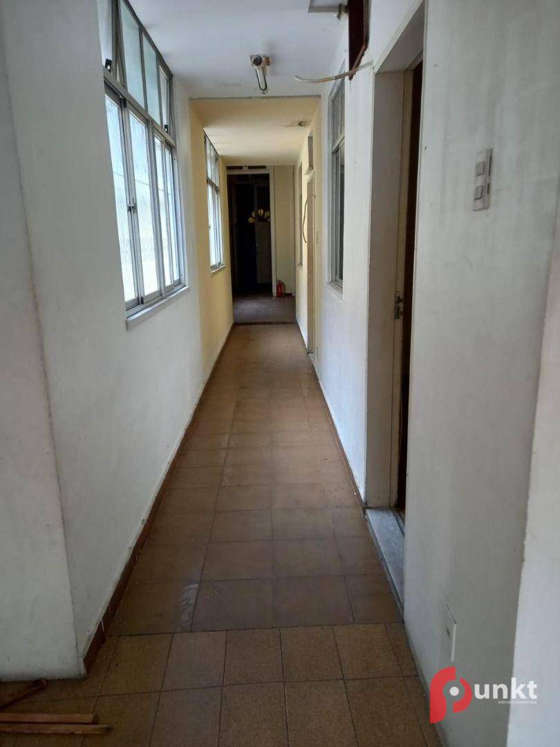 Casa para alugar com 3 quartos, 300m² - Foto 9