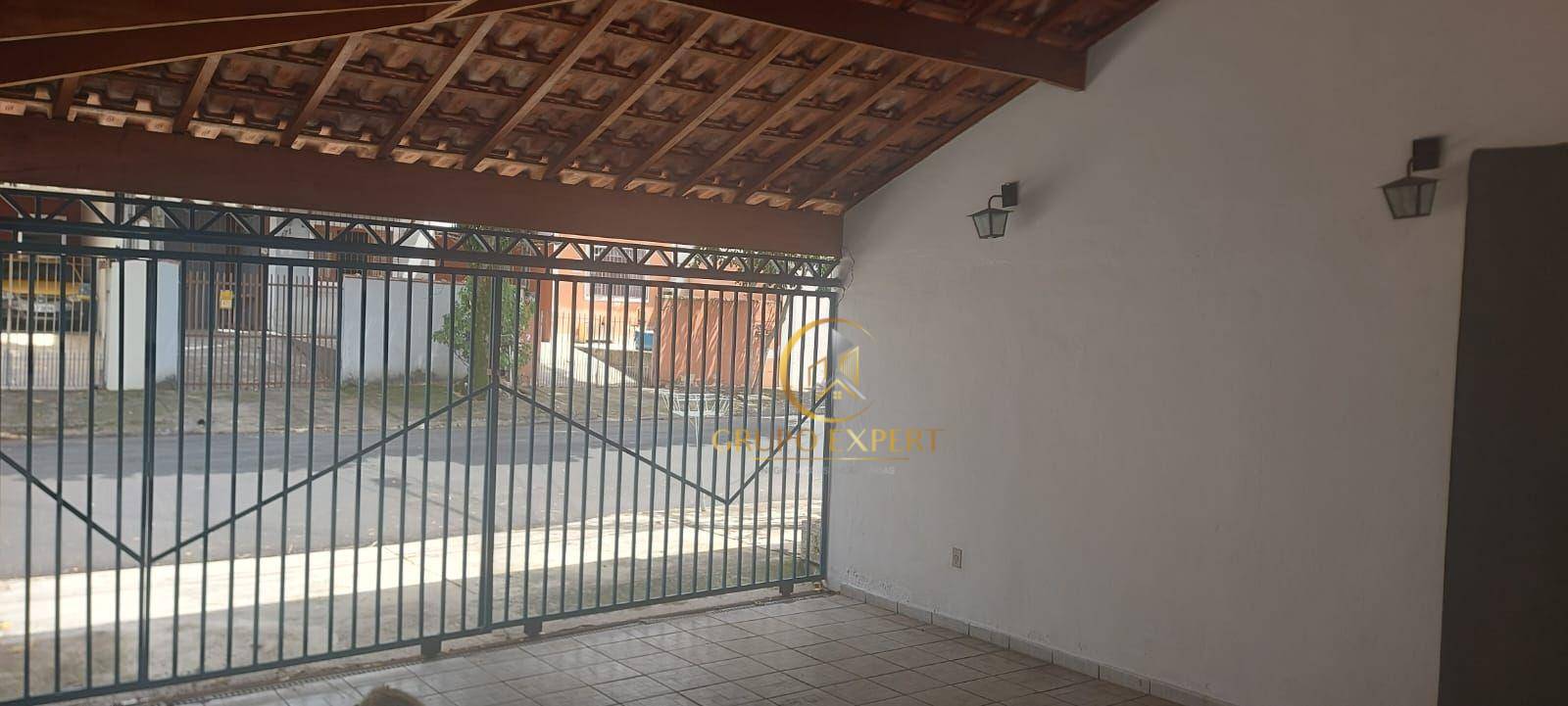 Casa à venda com 3 quartos, 134m² - Foto 1