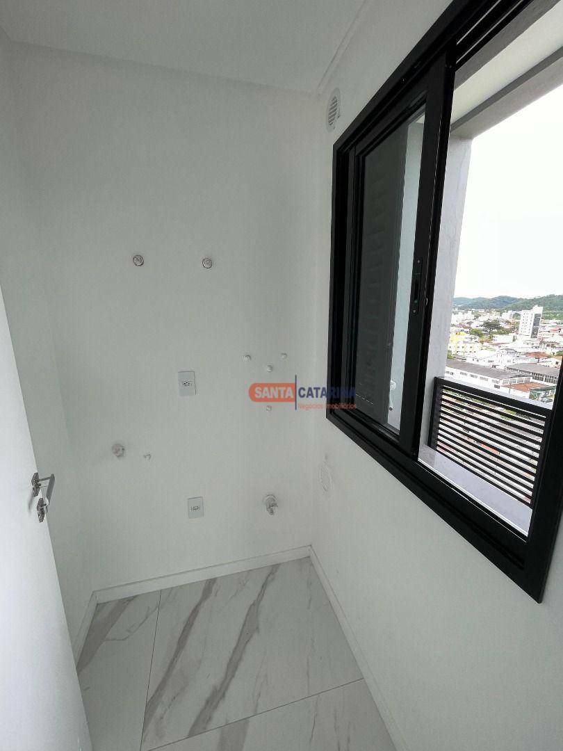 Apartamento à venda com 2 quartos, 78m² - Foto 4