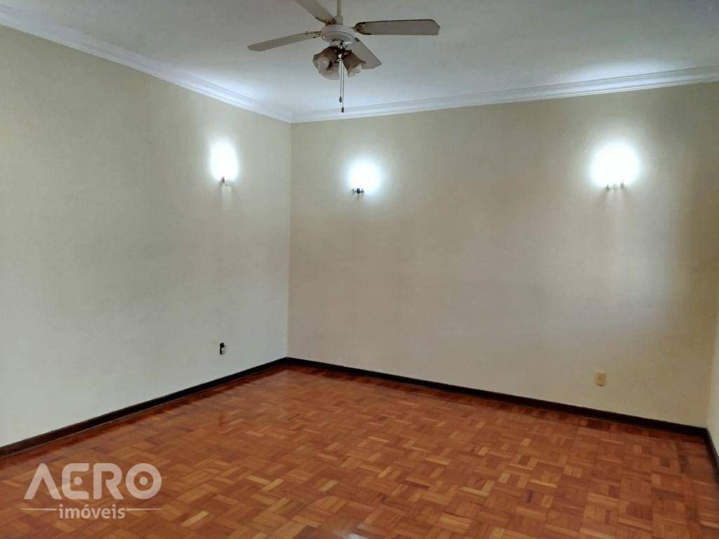 Casa para alugar com 3 quartos, 184m² - Foto 35