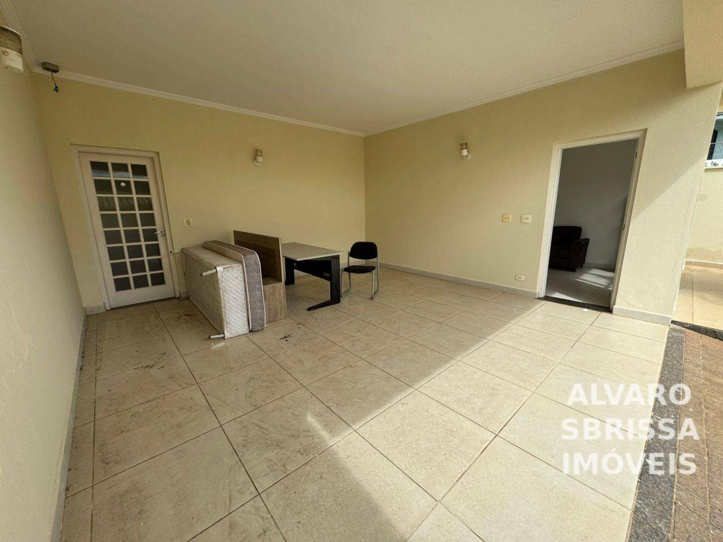 Casa à venda e aluguel com 3 quartos, 180m² - Foto 4