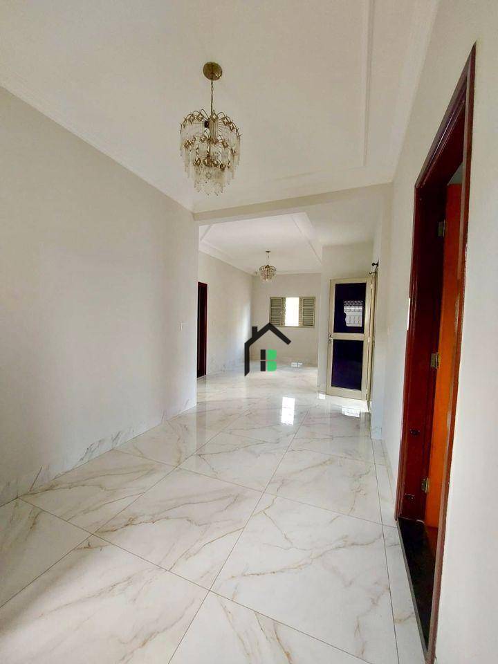 Casa, 3 quartos, 377 m² - Foto 1