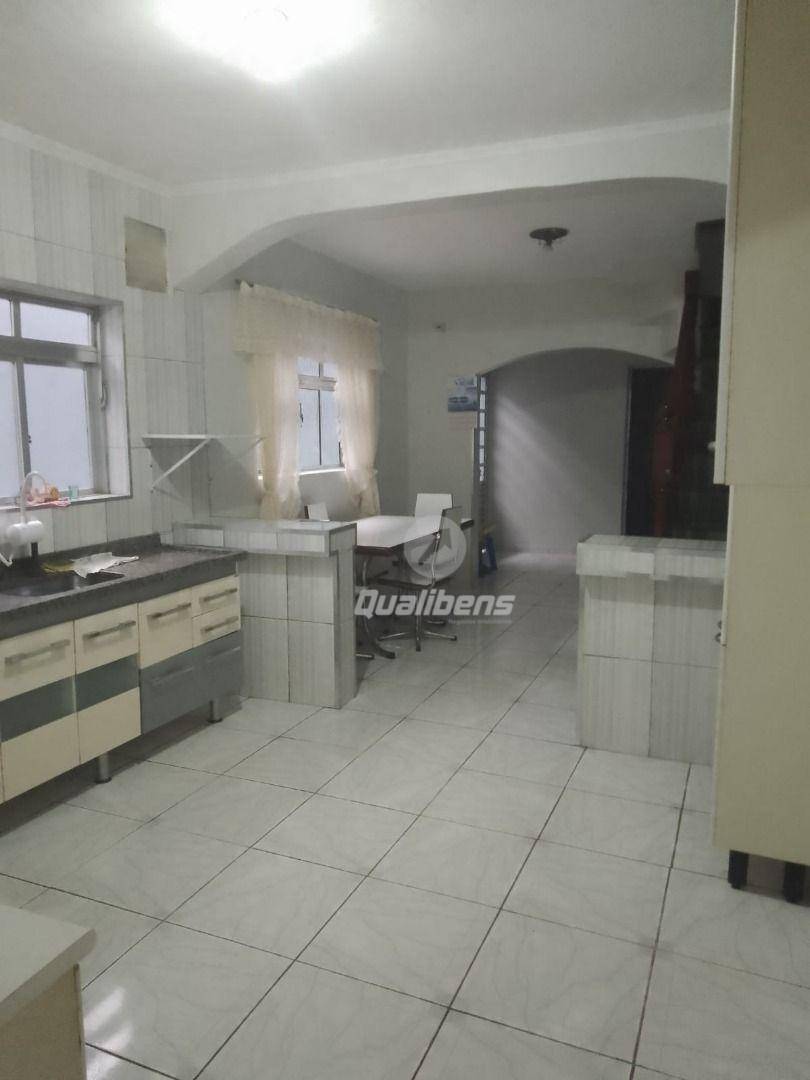 Casa para alugar com 3 quartos, 140m² - Foto 2