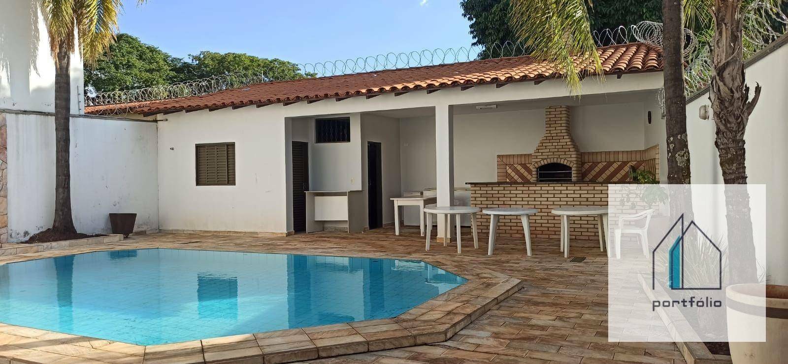 Casa à venda com 3 quartos, 251m² - Foto 1