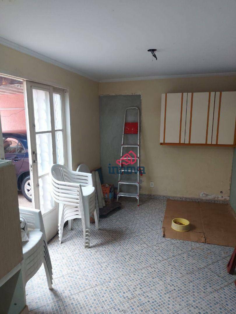 Casa à venda com 4 quartos, 201m² - Foto 13