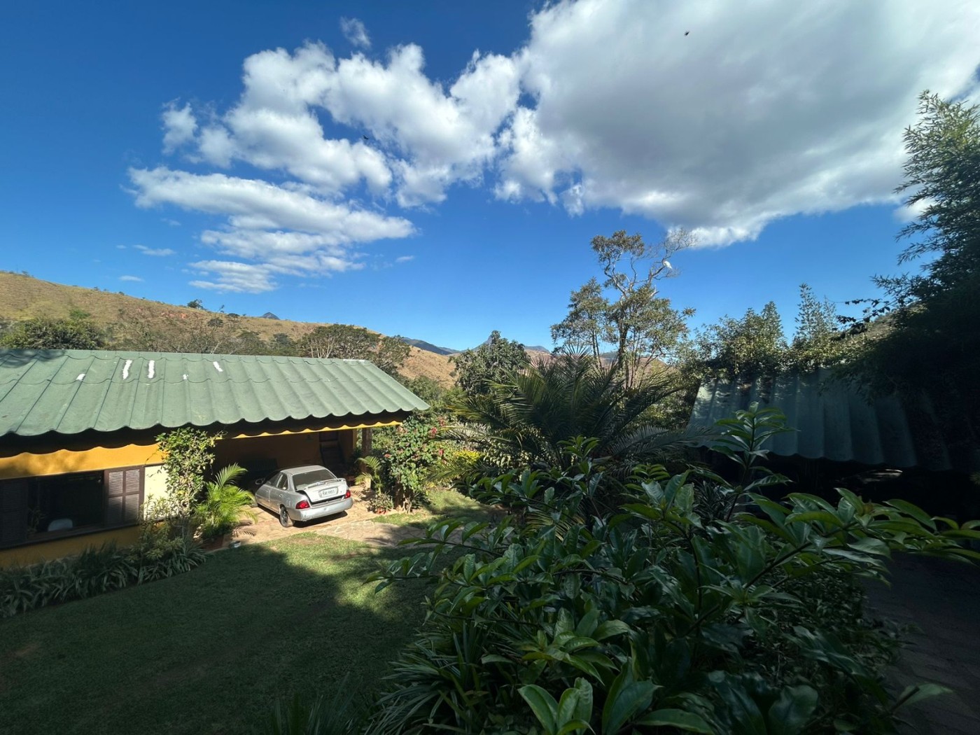 Casa para alugar com 4 quartos, 300m² - Foto 2