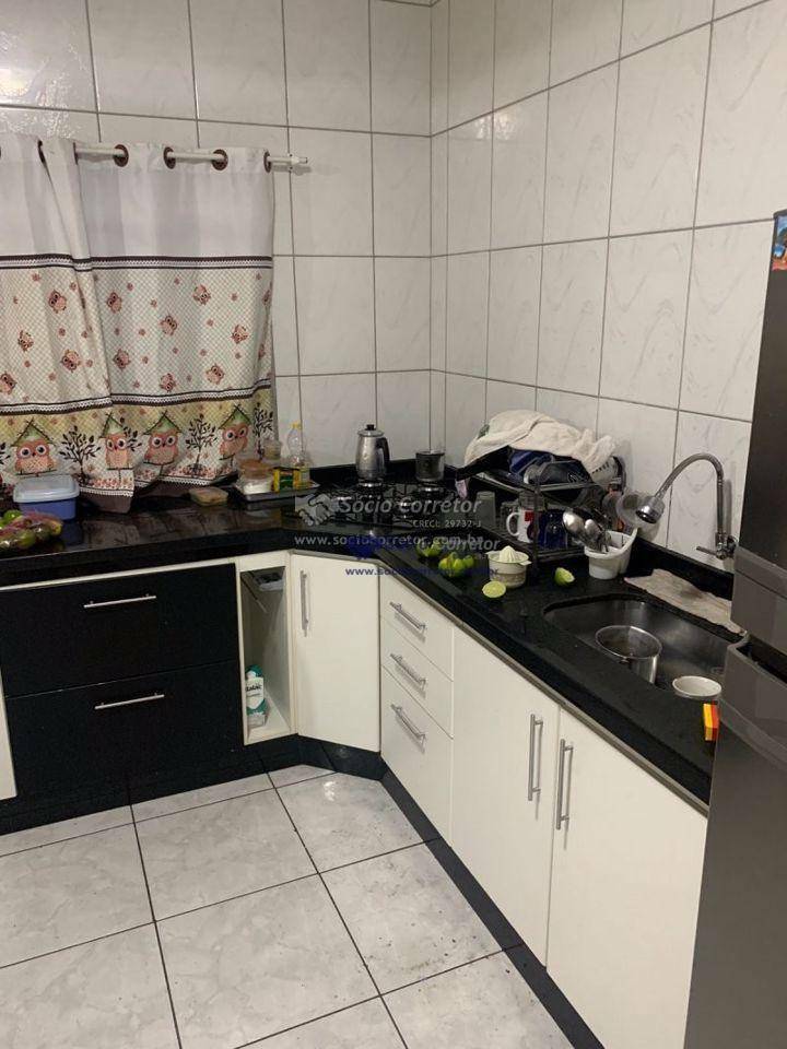 Sobrado à venda com 3 quartos, 200m² - Foto 1