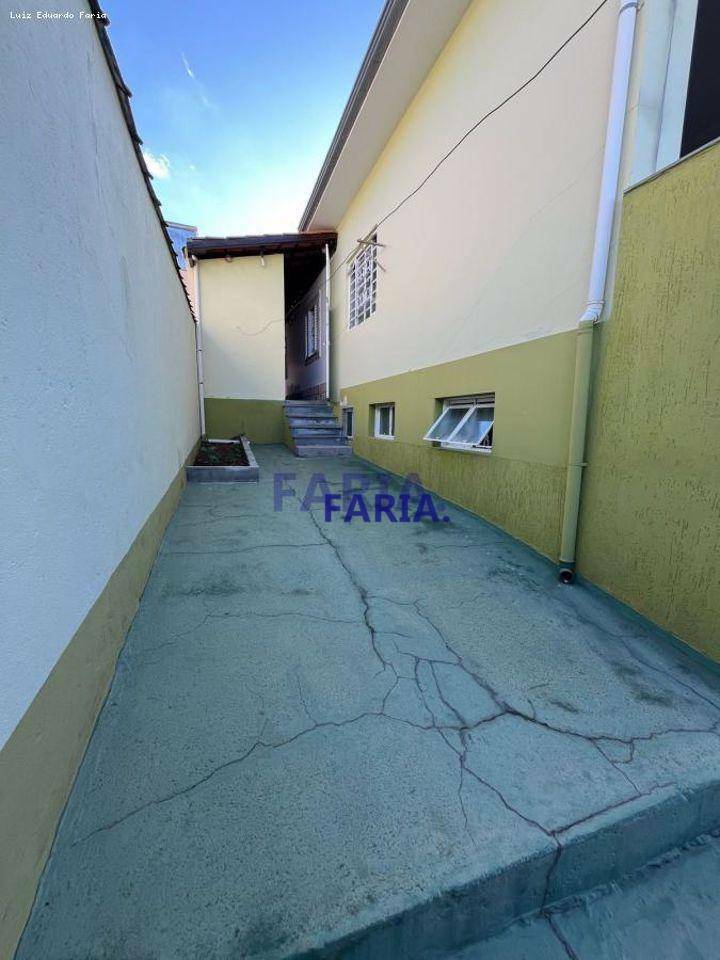 Casa à venda com 4 quartos, 230m² - Foto 15