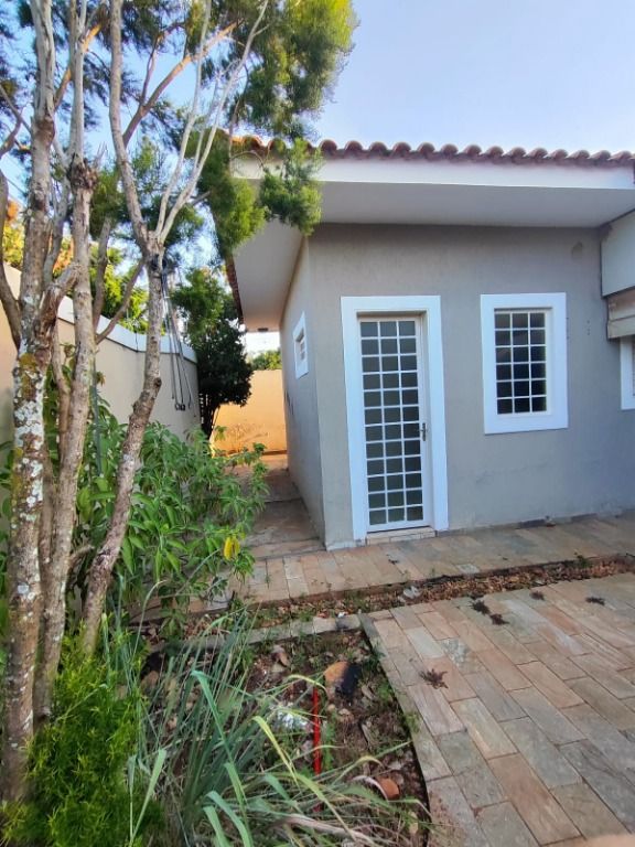 Casa para alugar com 4 quartos, 160m² - Foto 14