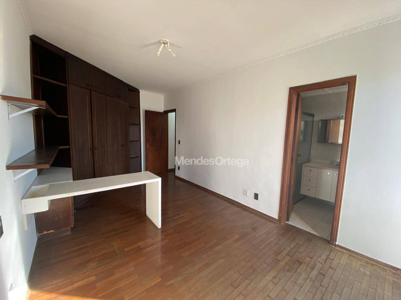 Apartamento para alugar com 3 quartos, 206m² - Foto 8