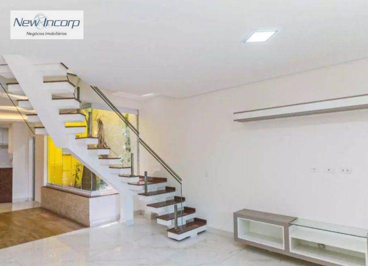 Sobrado à venda com 3 quartos, 276m² - Foto 1