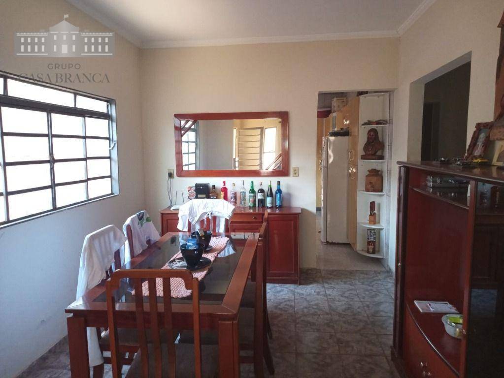 Casa à venda com 3 quartos, 188m² - Foto 4