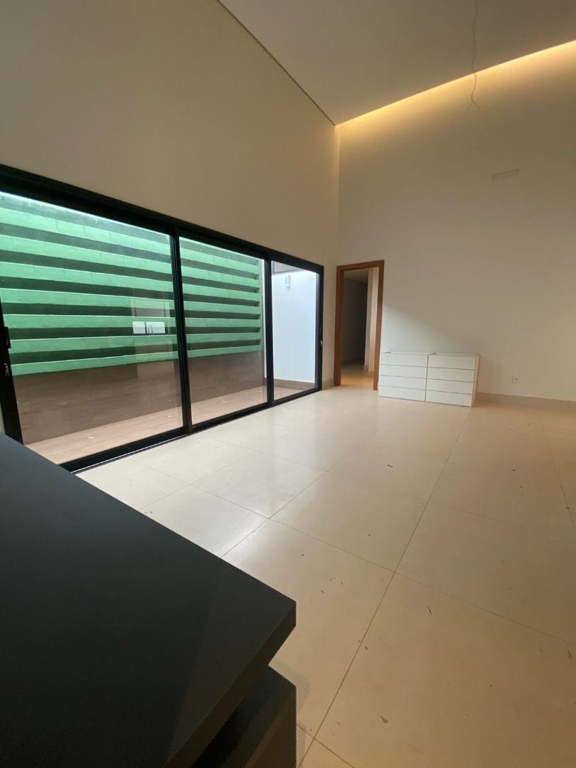 Casa à venda com 3 quartos, 180m² - Foto 1