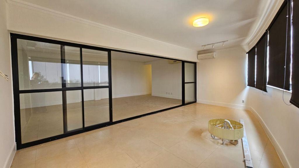 Apartamento para alugar com 3 quartos, 157m² - Foto 2