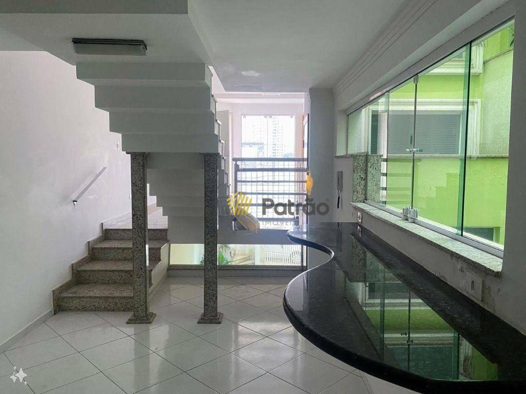 Sobrado à venda com 4 quartos, 216m² - Foto 1