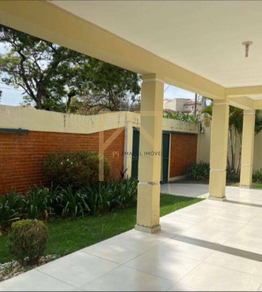 Casa à venda e aluguel com 3 quartos, 220m² - Foto 1