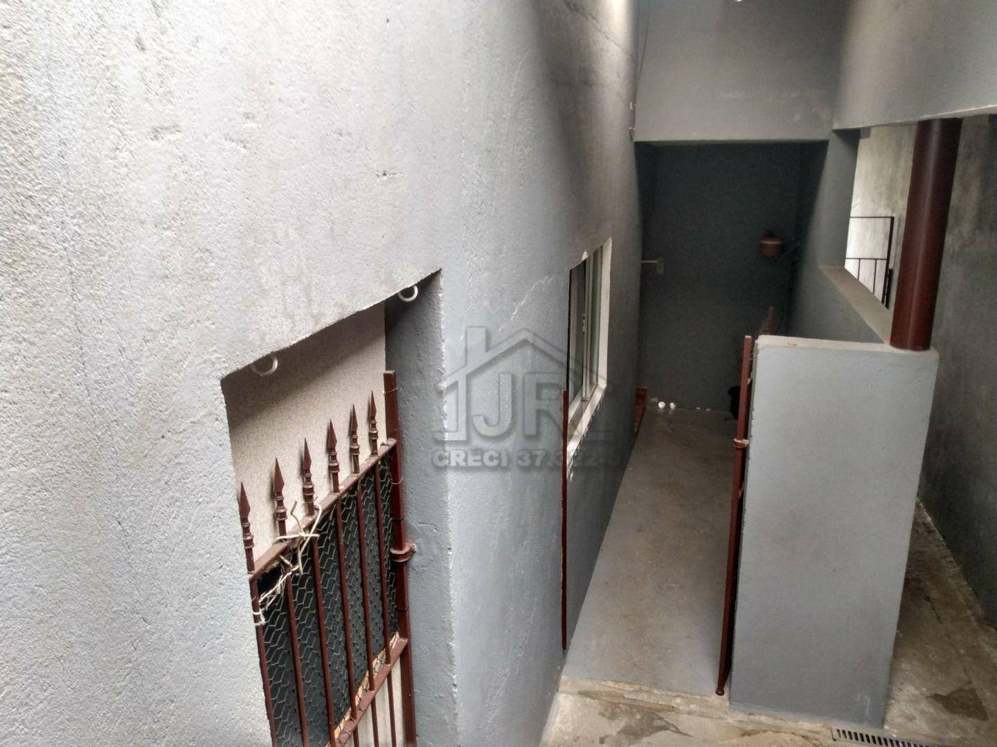 Casa à venda com 3 quartos, 207m² - Foto 2